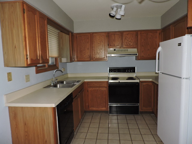 647 Edwards Ave, West Dundee, IL 60118 photo 6