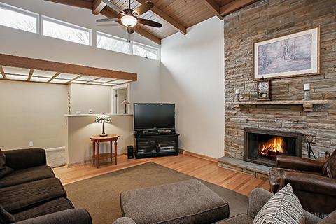 914 James Ct, Wheaton, IL 60189 photo 7