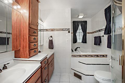 914 James Ct, Wheaton, IL 60189 photo 11