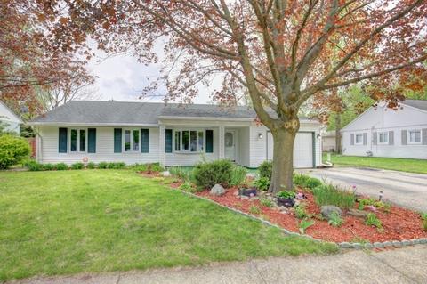 2901 Sangamon Dr, Champaign, IL 61821 photo 2