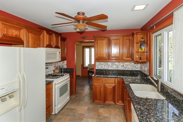 683 Coral Ave, Bartlett, IL 60103 photo 8