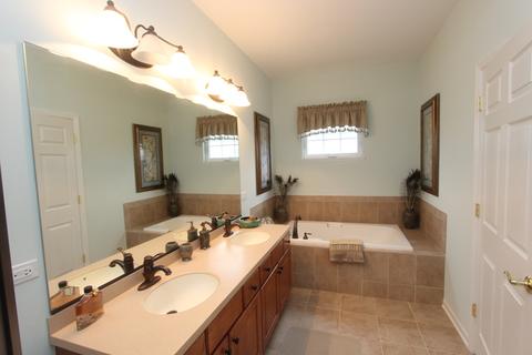 912 Monroe Ave, Mchenry, IL 60050 photo 17