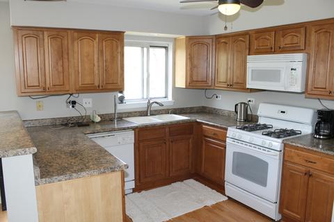 809 Trinity Ct, Carol Stream, IL 60188 photo 3