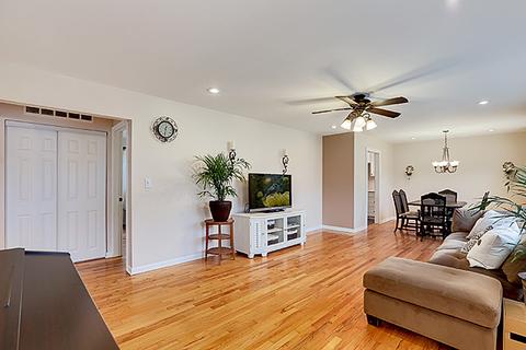 760 Ash Rd, Hoffman Estates, IL 60169 photo 3