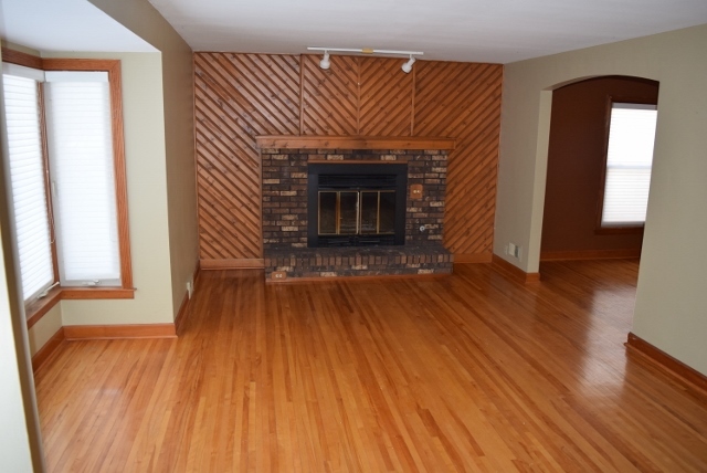 309 Harvey Ave, Des Plaines, IL 60016 photo 2