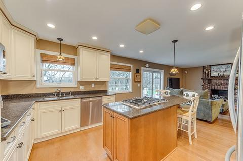 749 W Appletree Ln, Bartlett, IL 60103 photo 3