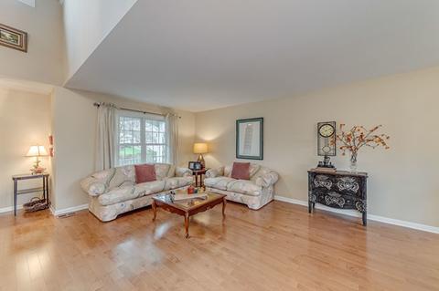 749 W Appletree Ln, Bartlett, IL 60103 photo 16
