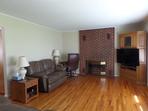 719 S Emerald Dr, Mchenry, IL 60051 photo 3