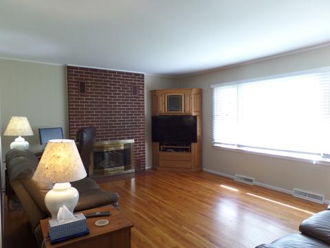 719 S Emerald Dr, Mchenry, IL 60051 photo 2