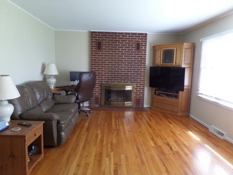 719 S Emerald Dr, Mchenry, IL 60051 photo 4