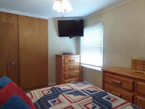 719 S Emerald Dr, Mchenry, IL 60051 photo 12