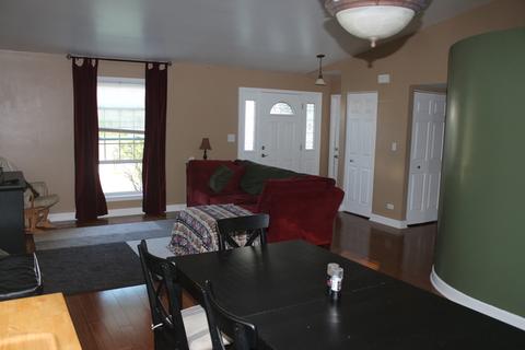 1353 Burns Dr, Elgin, IL 60120 photo 4