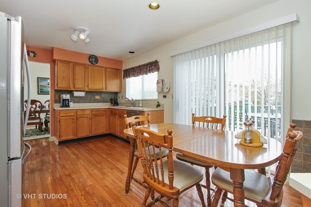 7434 Clem Dr, Gurnee, IL 60031 photo 4
