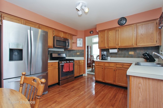 7434 Clem Dr, Gurnee, IL 60031 photo 3