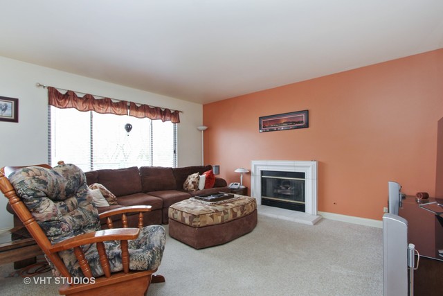 7434 Clem Dr, Gurnee, IL 60031 photo 6