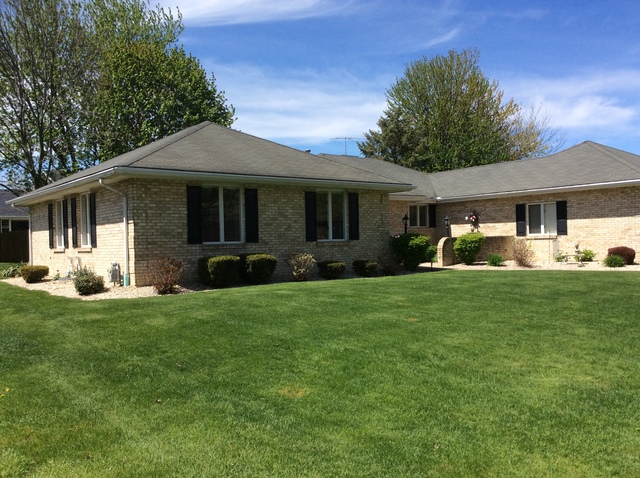 203 Carriage Dr, Morris, IL 60450 photo 2