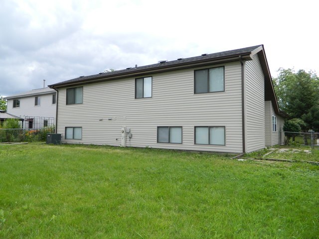 1850 Wright Ln, Hanover Park, IL 60133 photo 2