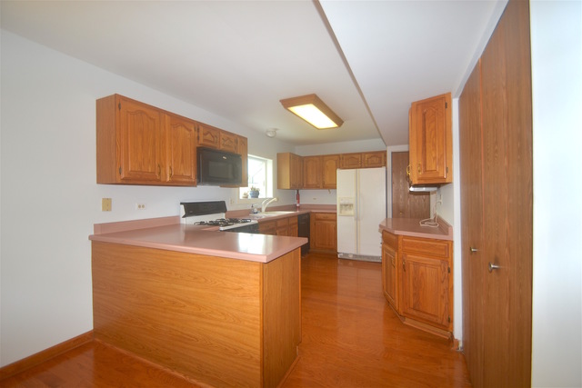 922 Paddock Dr, Carol Stream, IL 60188 photo 6