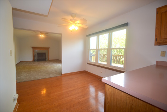 922 Paddock Dr, Carol Stream, IL 60188 photo 8
