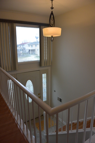 4442 Westbridge Ct, Hoffman Estates, IL 60192 photo 2