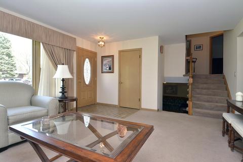 2001 W Estates Dr, Mount Prospect, IL 60056 photo 8