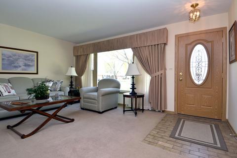 2001 W Estates Dr, Mount Prospect, IL 60056 photo 7