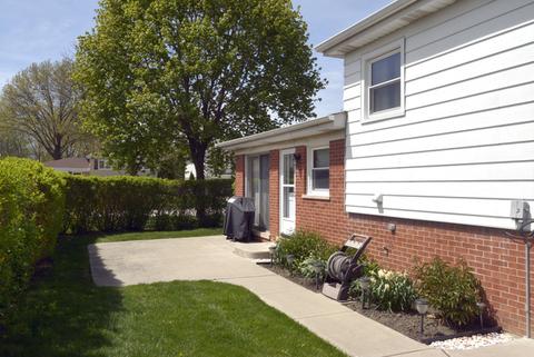 2001 W Estates Dr, Mount Prospect, IL 60056 photo 4