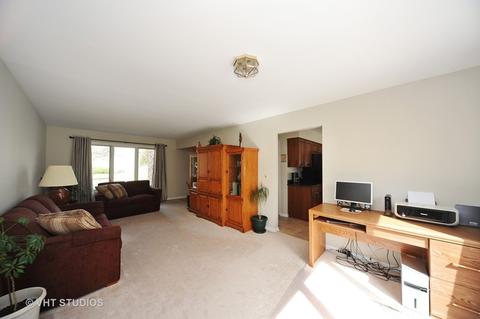 661 Garth Rd, Wheeling, IL 60090 photo 2