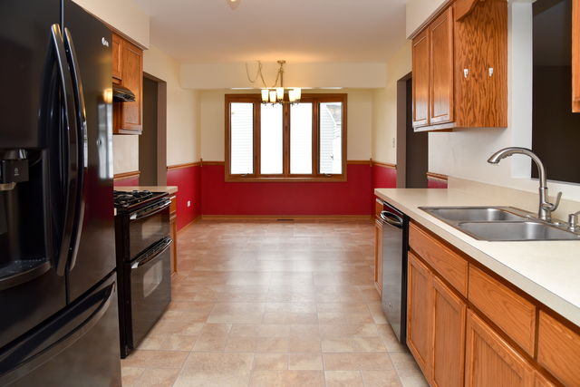 2501 Joe Adler Dr, Plainfield, IL 60586 photo 5