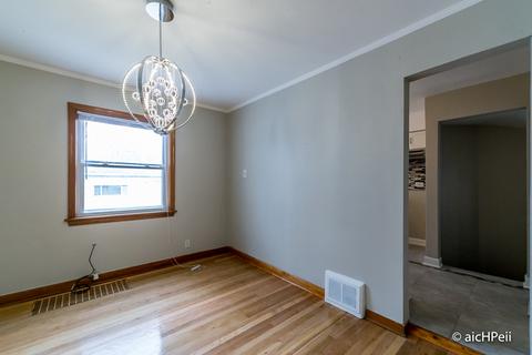 8620 S Champlain Ave, Chicago, IL 60619 photo 4