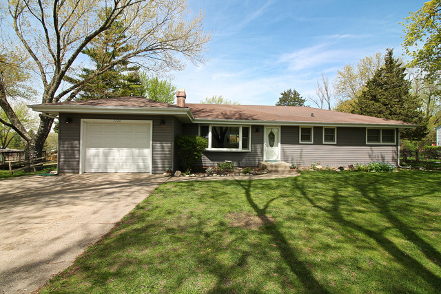 1120 Goodview Ave, Johnsburg, IL 60051 photo 2