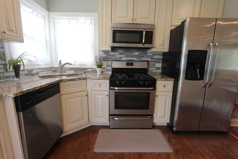 1286 E Walnut Ave, Des Plaines, IL 60016 photo 3