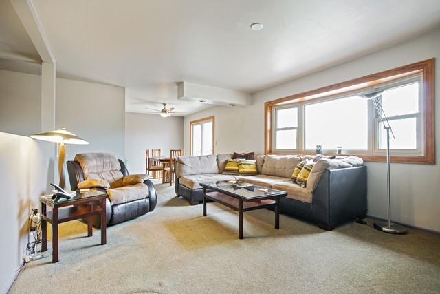 340 Ambleside Rd, Des Plaines, IL 60016 photo 2
