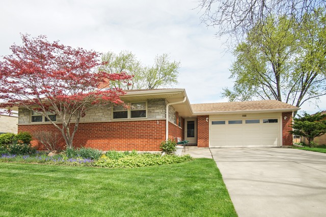 340 Ambleside Rd, Des Plaines, IL 60016 photo 1