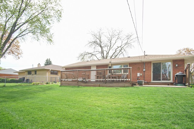 340 Ambleside Rd, Des Plaines, IL 60016 photo 10