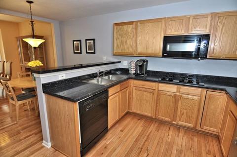 5473 Mcdonough Rd, Hoffman Estates, IL 60192 photo 8