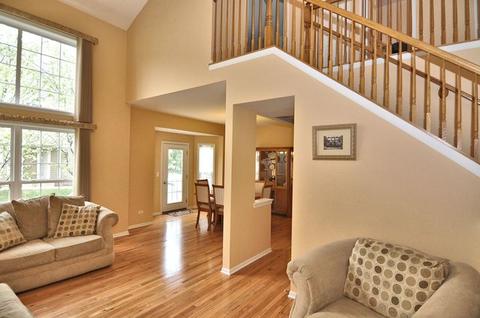5473 Mcdonough Rd, Hoffman Estates, IL 60192 photo 2