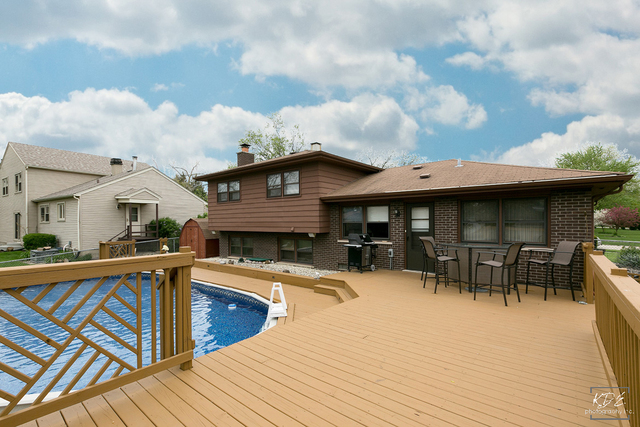 7828 Sugarbush Ln, Willowbrook, IL 60527 photo 18