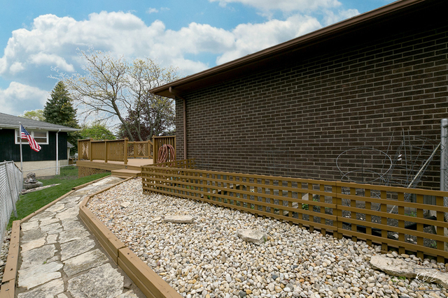 7828 Sugarbush Ln, Willowbrook, IL 60527 photo 22