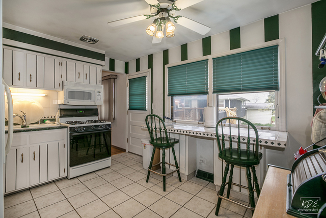7828 Sugarbush Ln, Willowbrook, IL 60527 photo 9