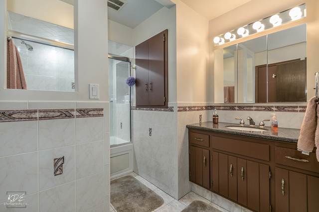 7828 Sugarbush Ln, Willowbrook, IL 60527 photo 13