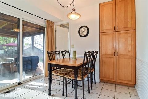 565 E Devon Ave, Roselle, IL 60172 photo 5