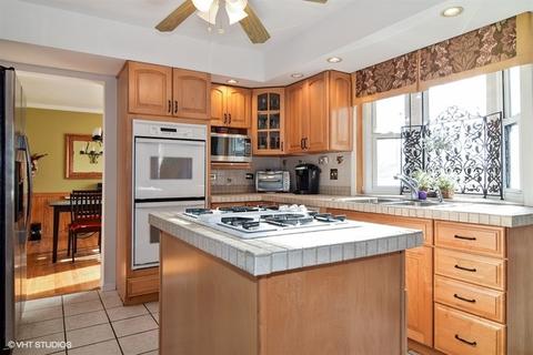 565 E Devon Ave, Roselle, IL 60172 photo 4