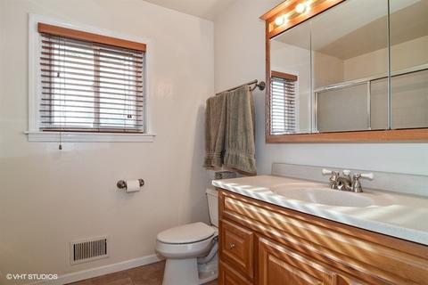 565 E Devon Ave, Roselle, IL 60172 photo 10