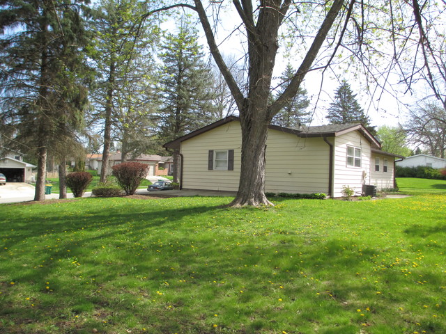 4717 Chesterfield Dr, Mchenry, IL 60050 photo 21