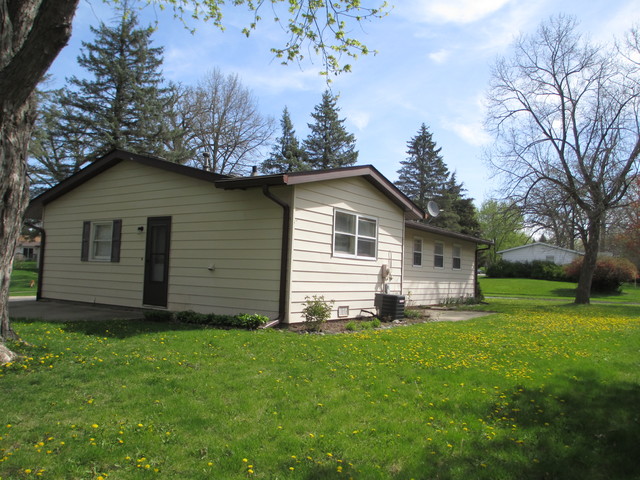 4717 Chesterfield Dr, Mchenry, IL 60050 photo 20