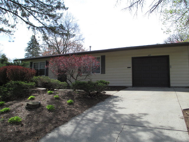 4717 Chesterfield Dr, Mchenry, IL 60050 photo 2