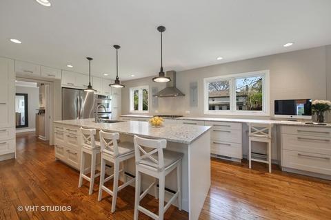 175 Dickinson Dr, Wheaton, IL 60189 photo 4
