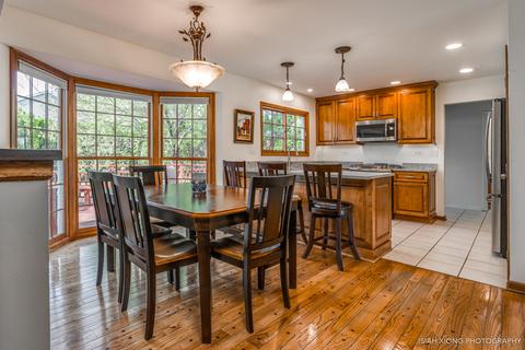 883 Dorset Dr, Wheaton, IL 60189 photo 3