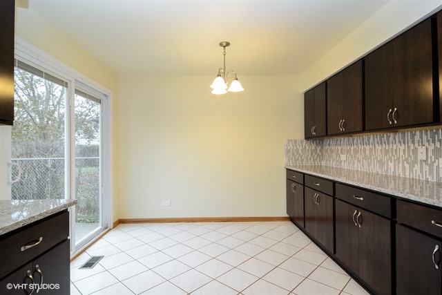 1902 E Maya Ln, Mount Prospect, IL 60056 photo 4
